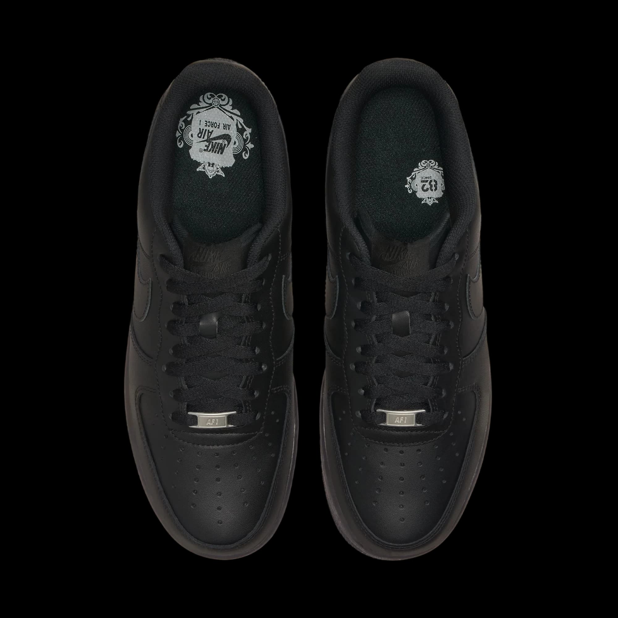 Nike Air Force 1 '07 Triple Black, vista desde arriba